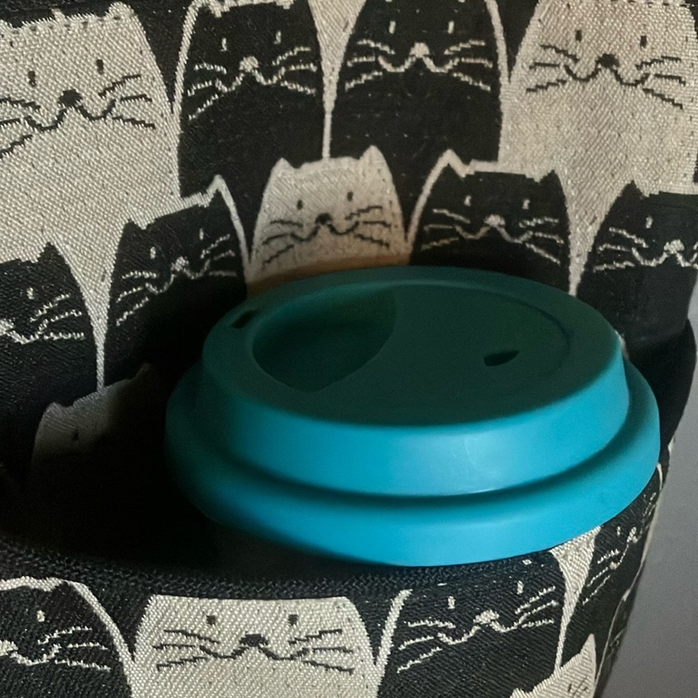 Danny K. Black and Cream Kitty Print Tote & Bonus Kitty Tumbler porcelain - Picture 3 of 11